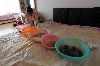 寿光楼上漏水，住户失联，小区没物管，业主维权难！律师来支招……